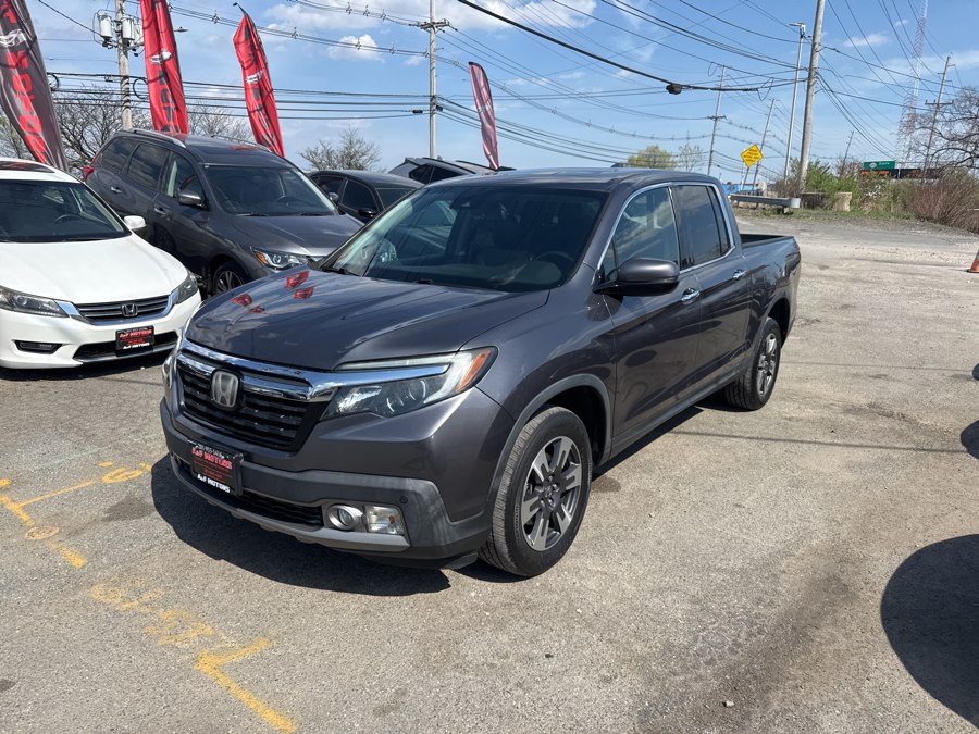 Gray (Modern Steel Metallic) 2017 Honda Ridgeline RTL-E AWD Pickup Truck All-Wheel Drive Automatic