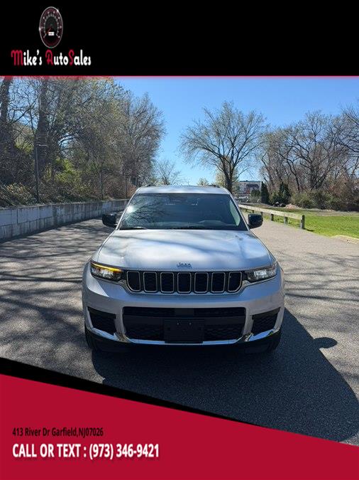 2022 Jeep Grand Cherokee L Laredo 4x4's photo