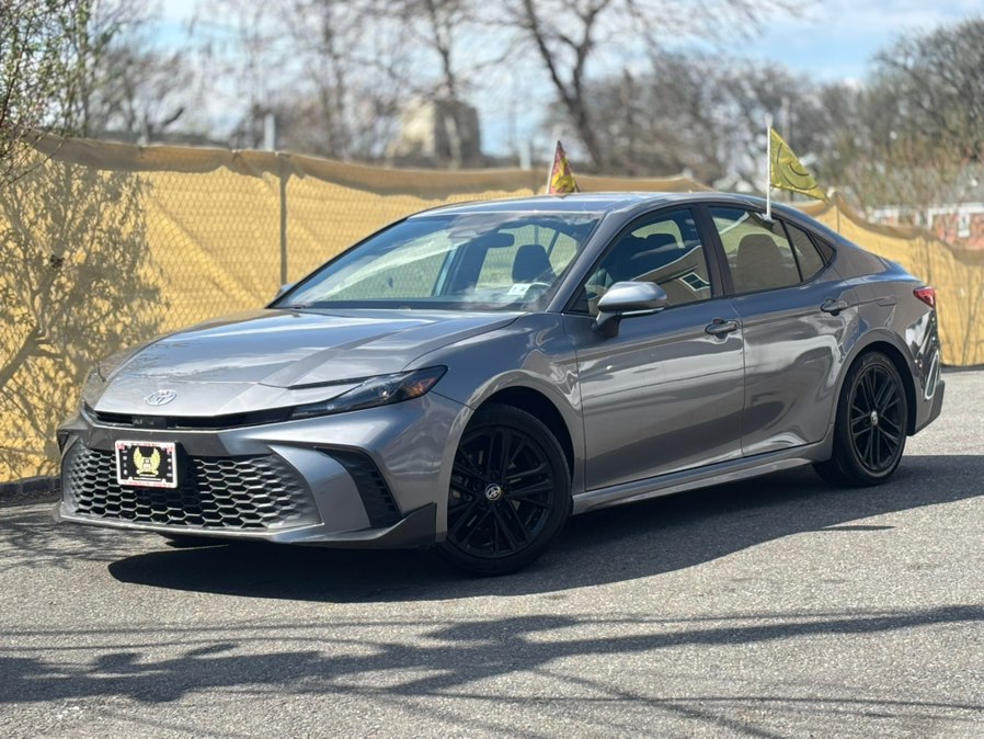 Silver 2025 Toyota Camry SE FWD Sedan Front-Wheel Drive Automatic
