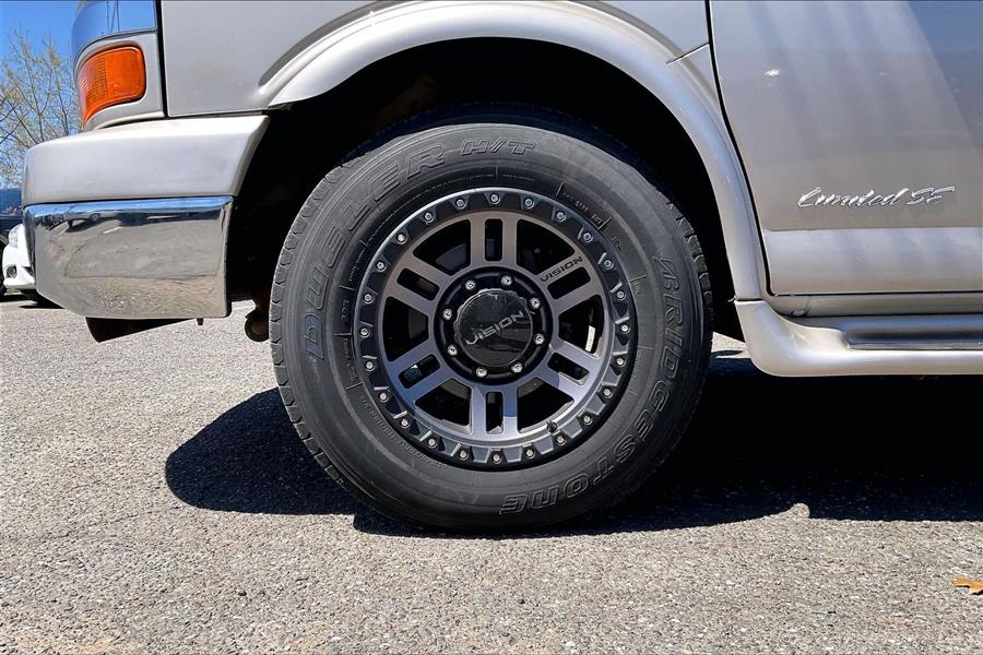 View vehicle photo 6