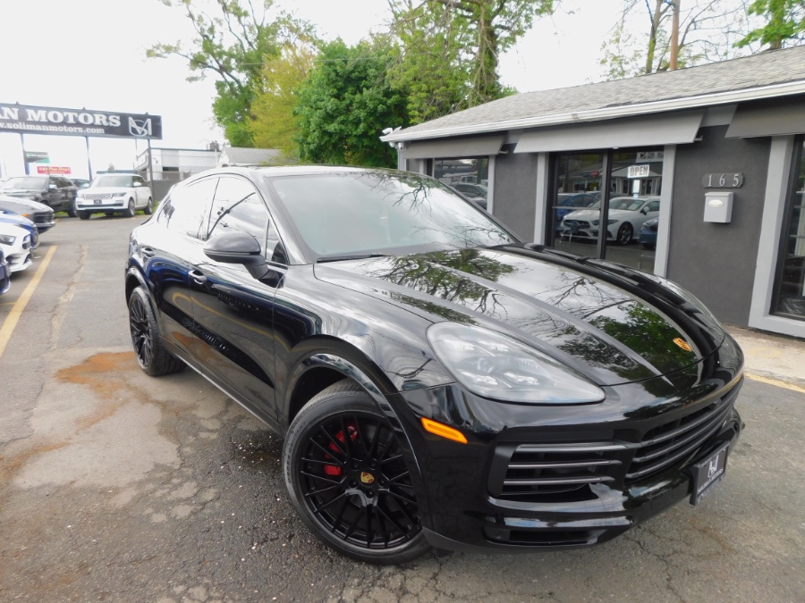 2022 Porsche Cayenne S's photo