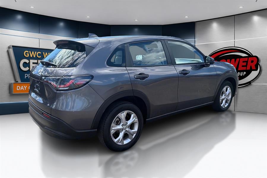 View vehicle photo 4