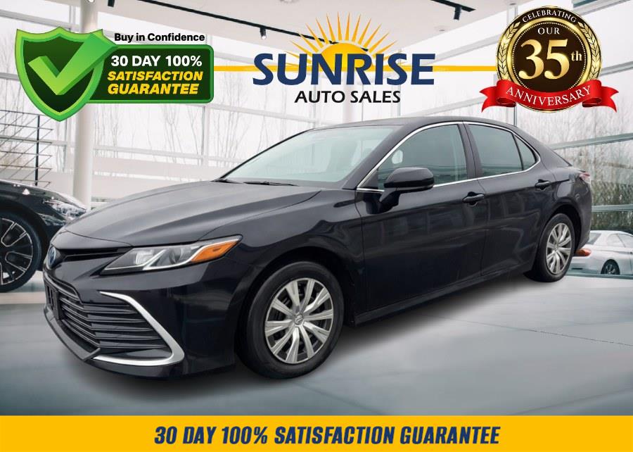 2024 Toyota Camry LE Hybrid's photo