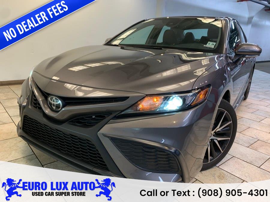 2023.0 Toyota Camry SE's photo