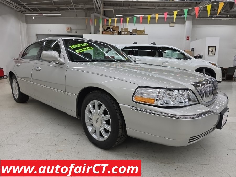 Silver Birch Metallic 2008 Lincoln Town Car Signature Limited Sedan Rear-Wheel Drive Automatic