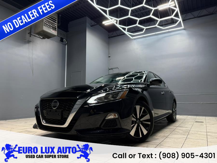 2022 Nissan Altima's photo