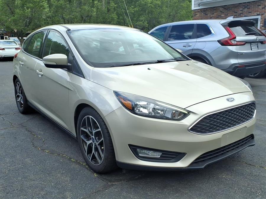 White Gold Gn 2018 Ford Focus SEL Hatchback Hatchback Front-Wheel Drive Automatic