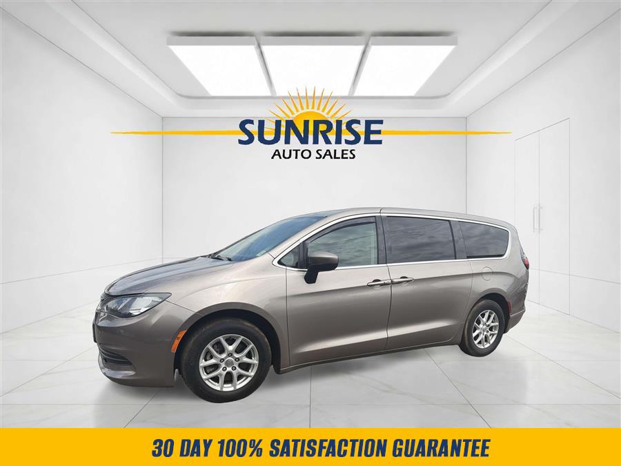 2017 Chrysler Pacifica LX's photo
